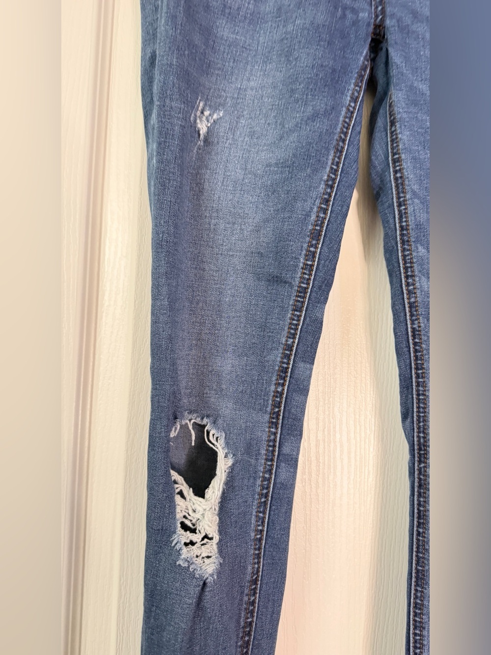 Prosperity Distressed Skinny Jeans Raw Hem Stretch Denim Light Wash Size 26 - Picture 3 of 7